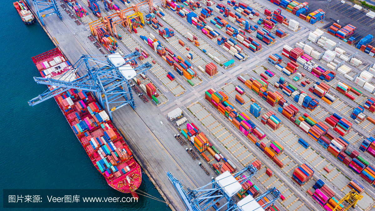 货物装载港口和集装箱船。进出口物流和出口产品